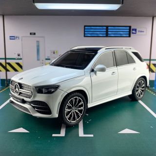 Mô hình xe Mercedes Benz GLE 350 tỉ lệ 1:24