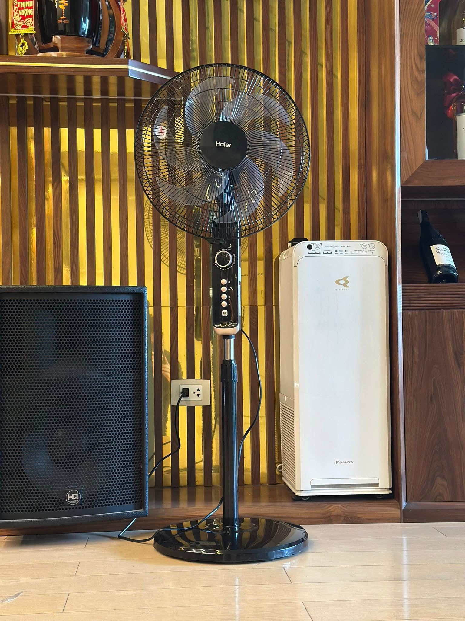 [ Thanh Lý ] Quạt cây hãng Haier HFS-J3511B , 6 cánh , siêu mạnh